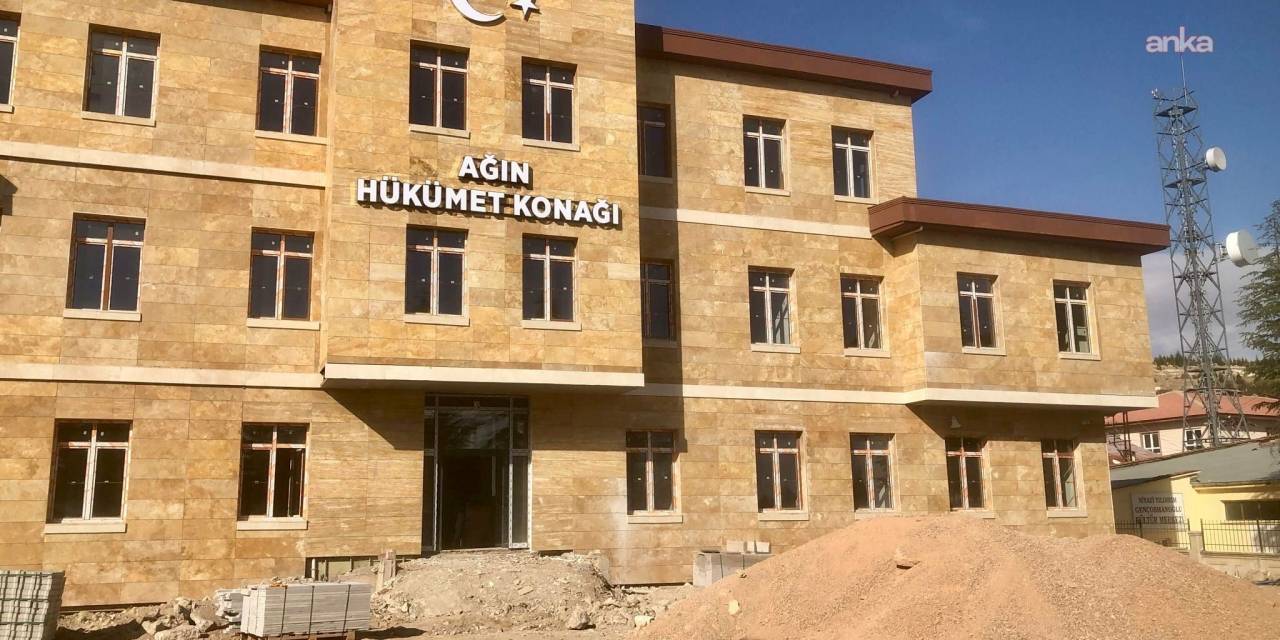 Elazığ Valiliği'nden Ağın'daki Hükümet Konağı'na eklenen 'TC' ibaresiyle ilgili açıklama