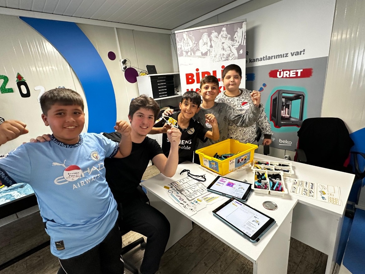 Koç Okulu öğrencilerinden deprem bölgesine umut: Adıyamanlı çocuklar ABD turnuvasına davet edildi