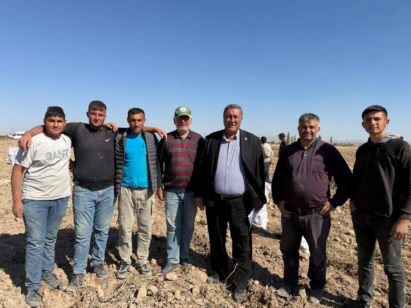 Faizler yüzde 24’e çıktı, borç içinde ezilen üretici traktörünü satıyor