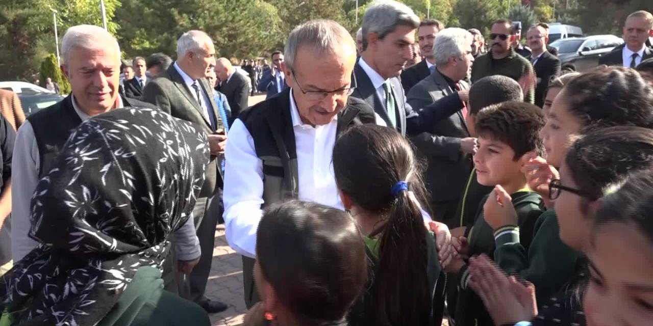 Cumhuriyet'in 102. yılı için Malatya'da 102 fidan dikildi