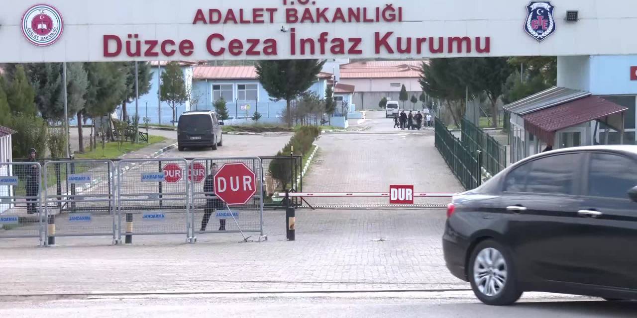 Özgür Özel'den tutuklu Pınar Türker'e destek ziyareti