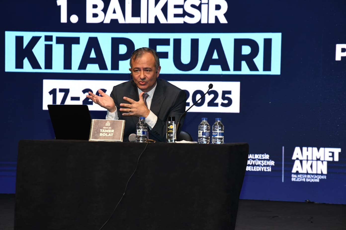 Belediye başkanlarının AKP'ye geçişine seçmenin yüzde 65'i tepkili