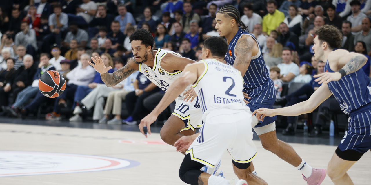 EuroLeague'de Türk derbisinde kazanan Fenerbahçe Beko oldu