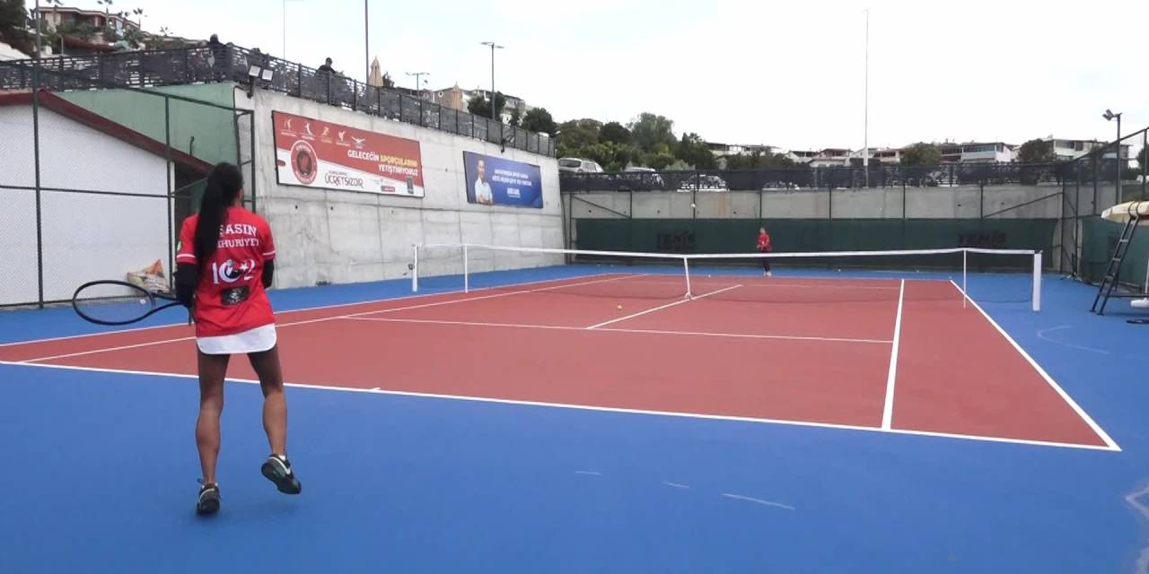 Kuşadası'nda Cumhuriyet Kupası heyecanı başladı