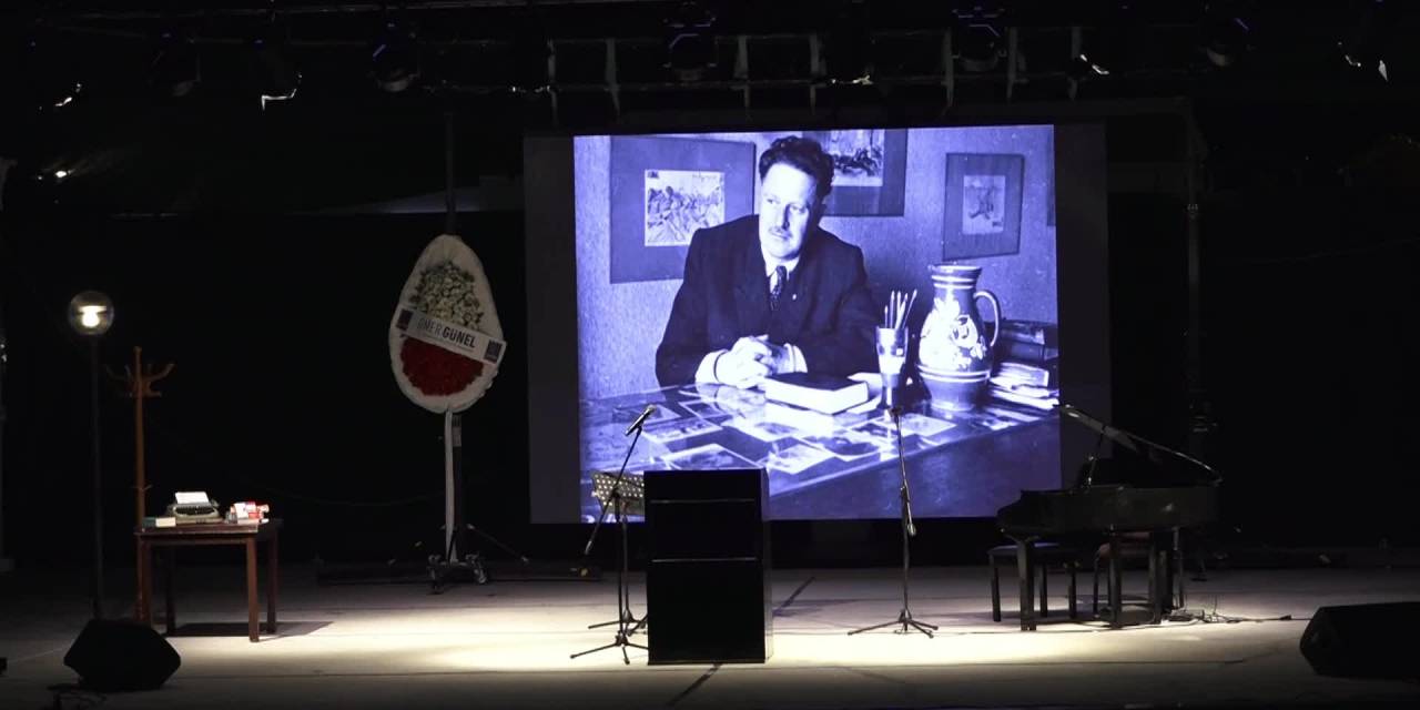 Kuşadası, Nazım Hikmet'i Unutmadı