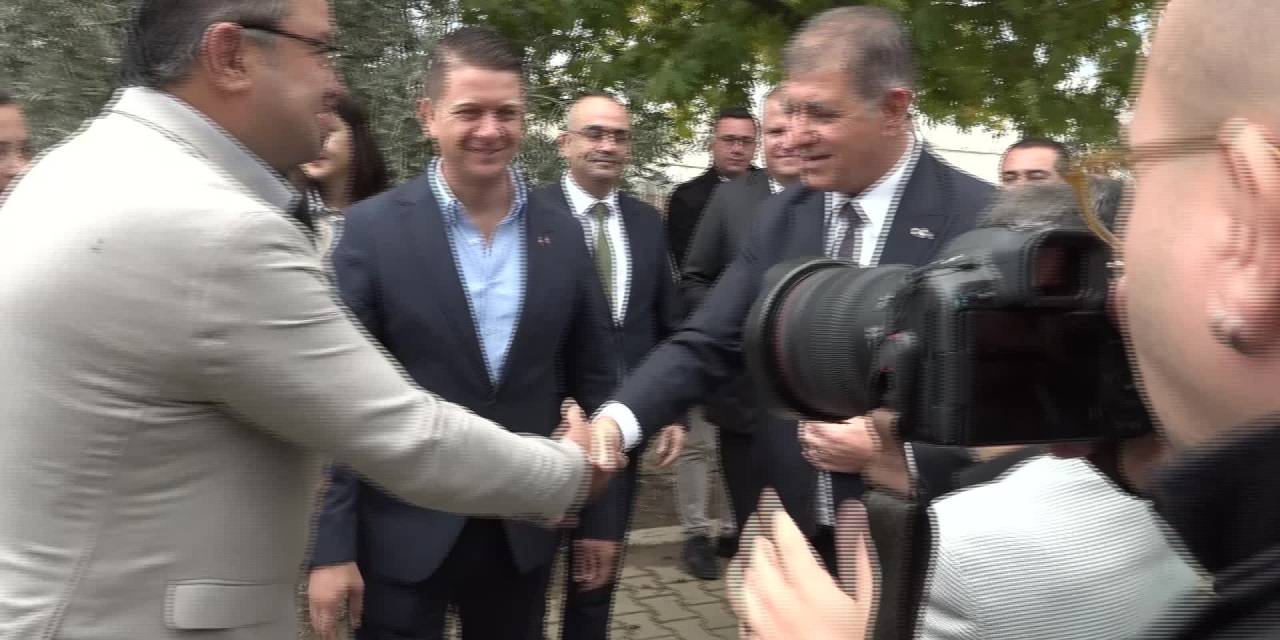 Cemil Tugay, Bademler Kooperatifi'nde zeytinyağı sezonunu açtı