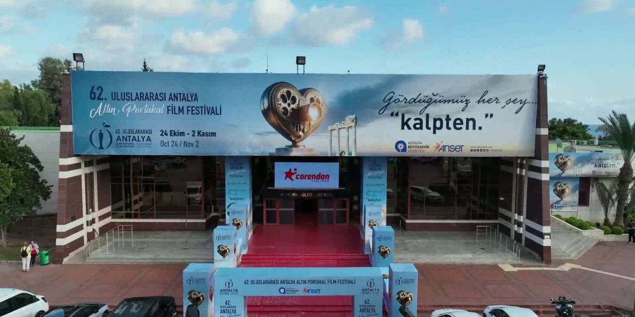 Antalya Altın Portakal, "Gelin Takımı 2" ile açılış yaptı