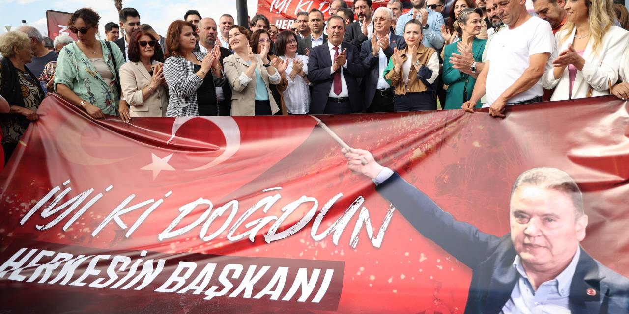 Muhittin Böcek’in doğum günü Antalya’da barış güvercinleriyle kutlandı