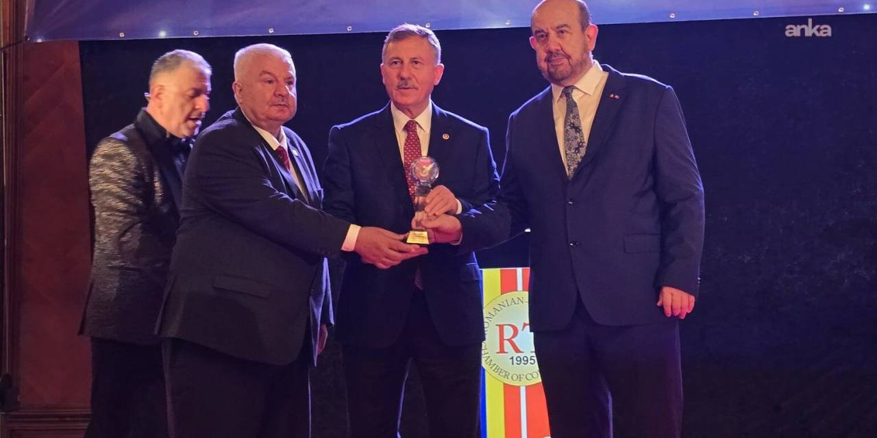 Selçuk Özdağ, 17. GAP Oscarları'nda Muhalefet ödülünü aldı