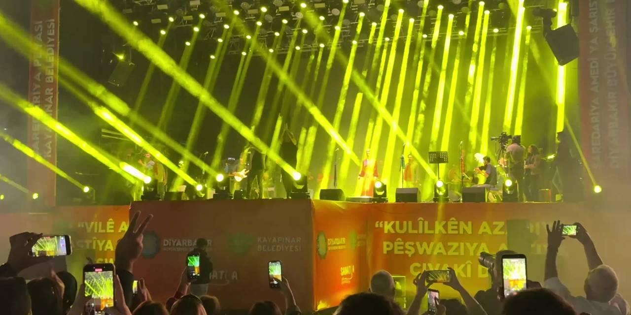 Koma Amed, 30 yıl sonra Diyarbakır'da konser verdi