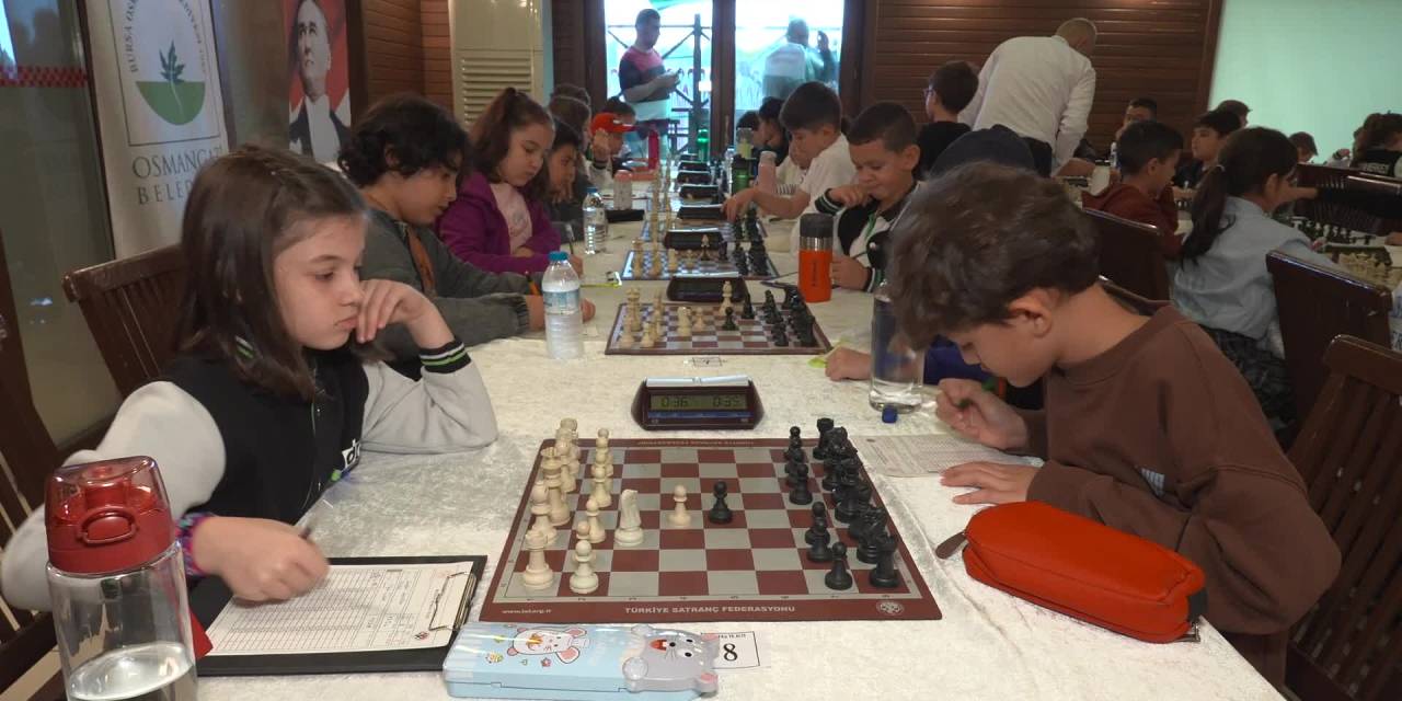 Cumhuriyet Bayramı heyecanı Osmangazi'de satrançla yaşandı