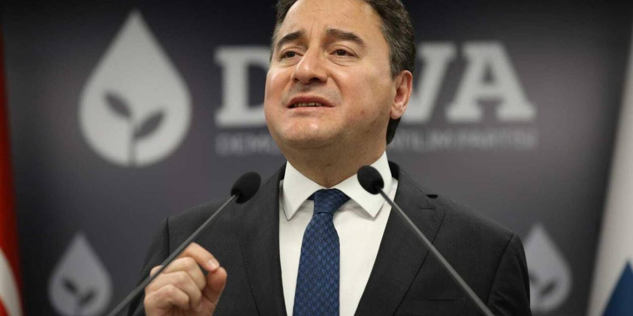 Babacan: "Türkiye, menfaat şebekelerinin zenginleştiği bir döneme girdi"