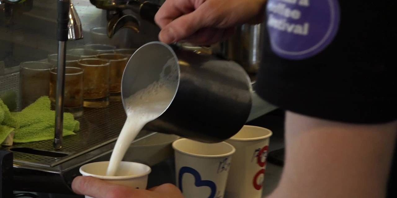 Balıkesir Kitap Fuarı'nda kahve ve sıcak süt ikramı