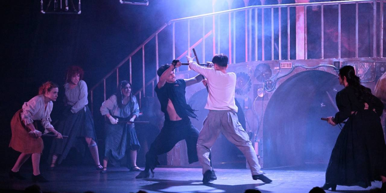 Manisa Büyükşehir Belediyesi Şehir Tiyatrosu sezonu "Romeo ve Juliet" ile başlattı