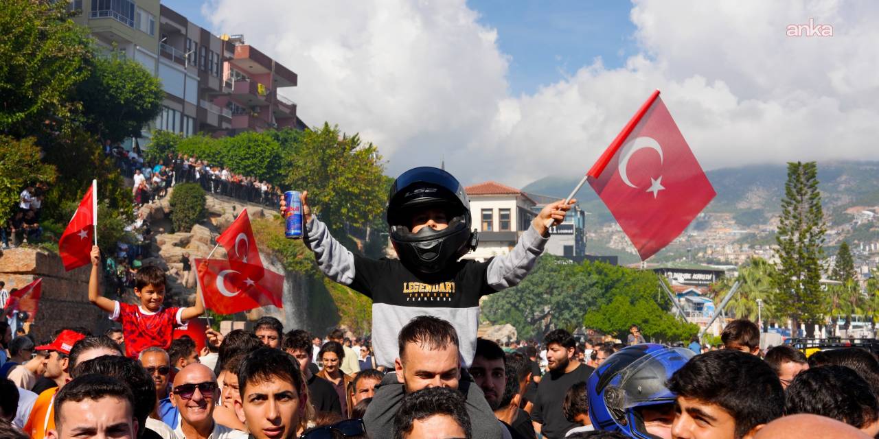 Razgatlıoğlu, memleketi Alanya'da görkemli bir törenle karşılandı