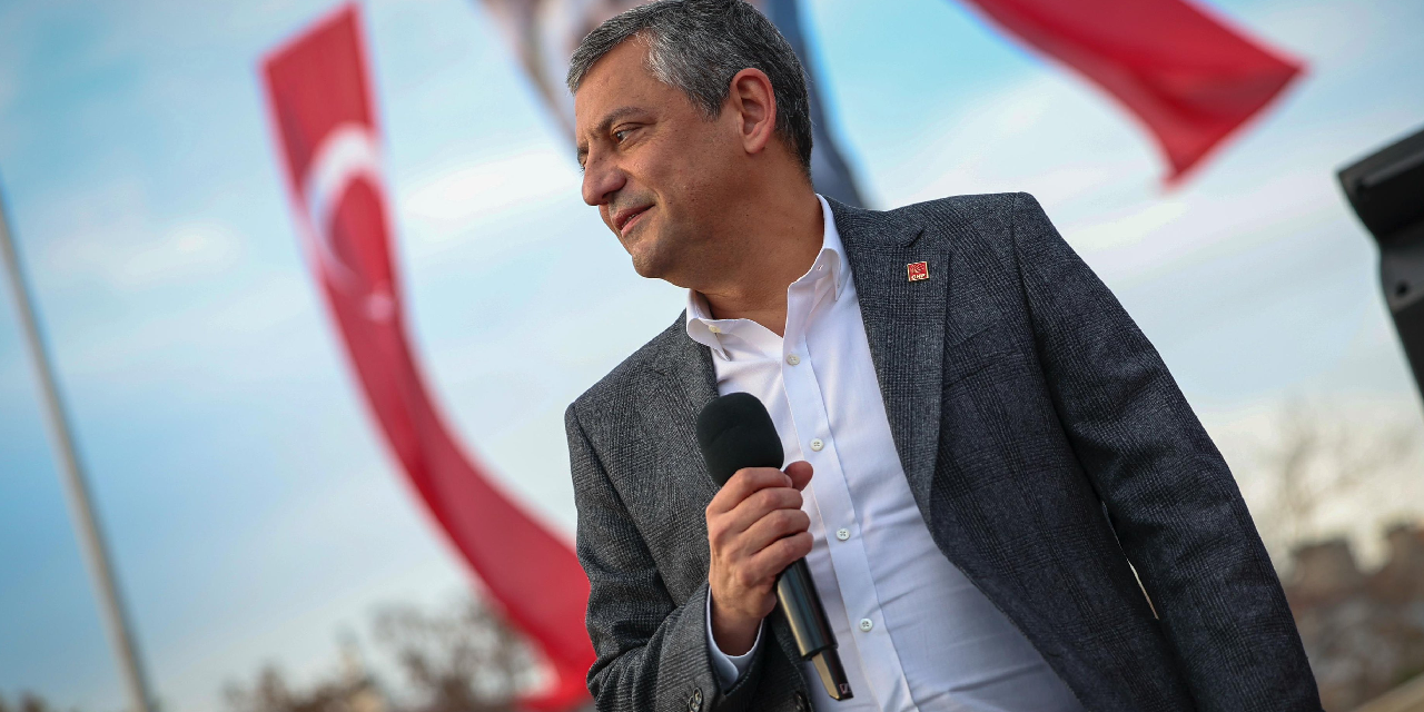 Eskişehir mitinginin ardından... Özgür Özel, Çağlayan Adliyesi'ne doğru yola çıktı