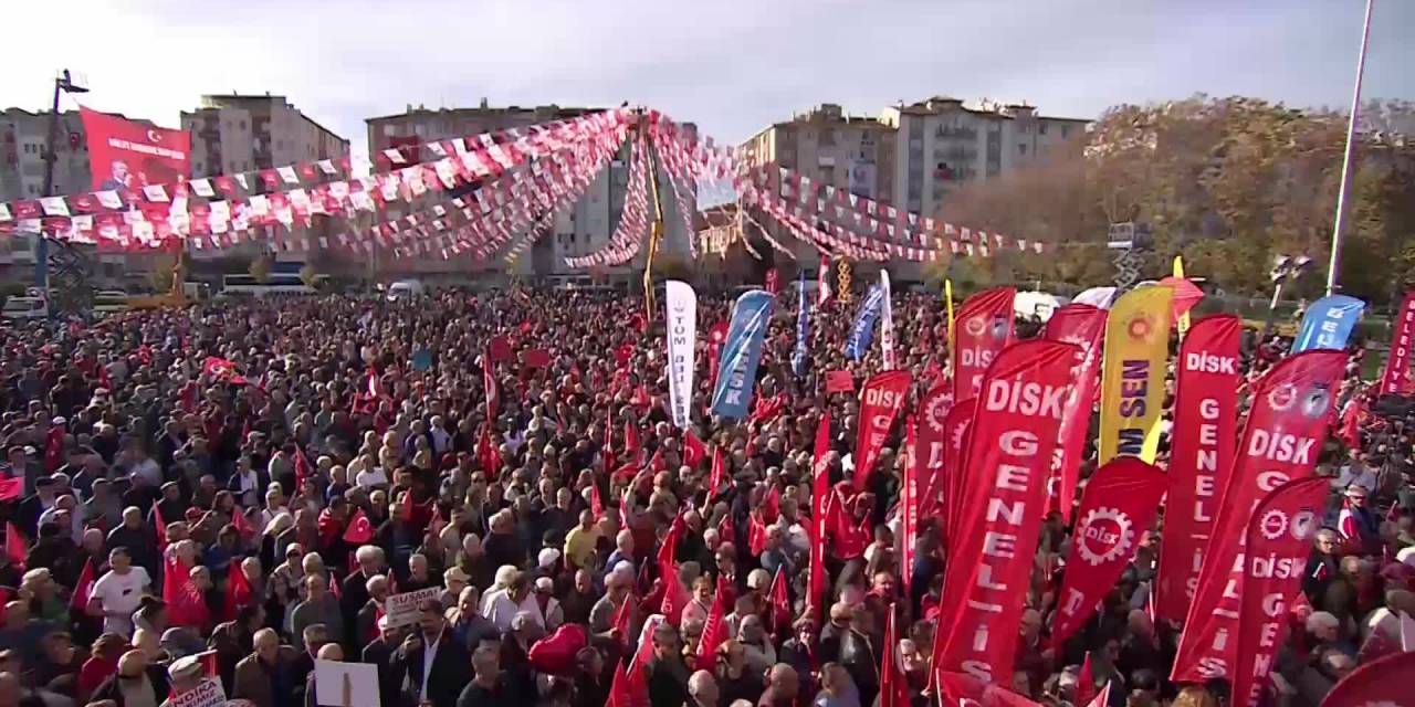Eskişehir'de CHP'nin mitinginde yoğun katılım
