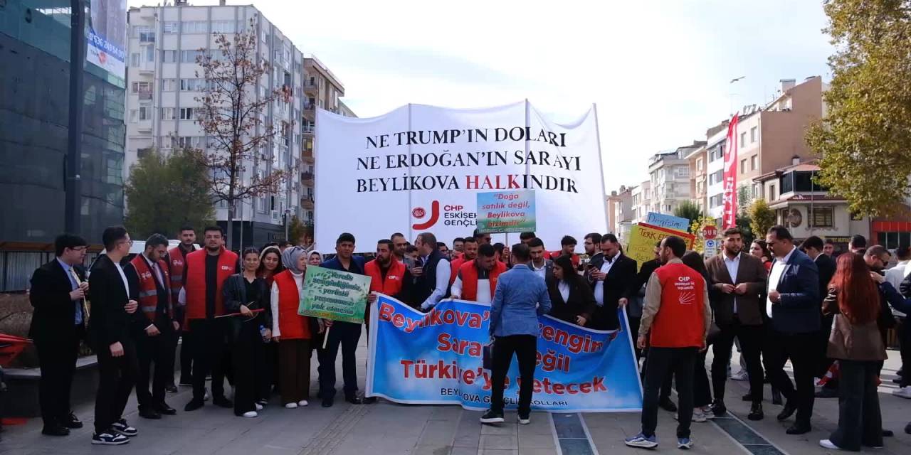 CHP'li gençlerden Eskişehir'de coşkulu yürüyüş