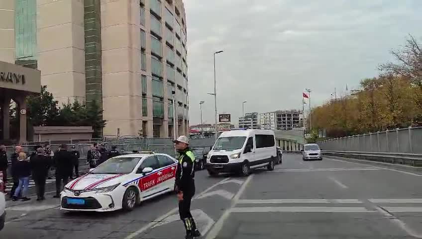 İstanbul Adliyesi'nde olağanüstü güvenlik: İmamoğlu 6 saat nezarette kalmış