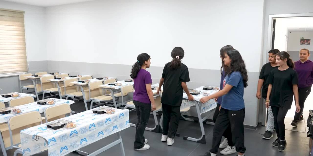 Mersin'de LGS öğrencilerine ücretsiz öğle yemeği desteği sürüyor