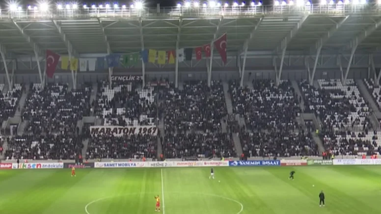 Tribünde Ölürüm Türkiye’m gerilimi