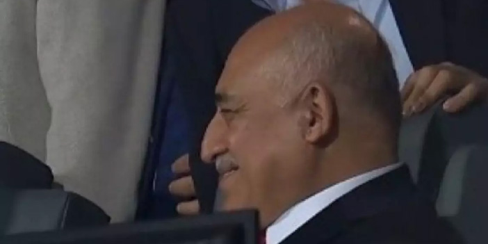 Fenerbahçe'nin Süper Kupa maçında sahadan çekilmesinin ardından TFF Başkanının gülümsemesi tepki topladı