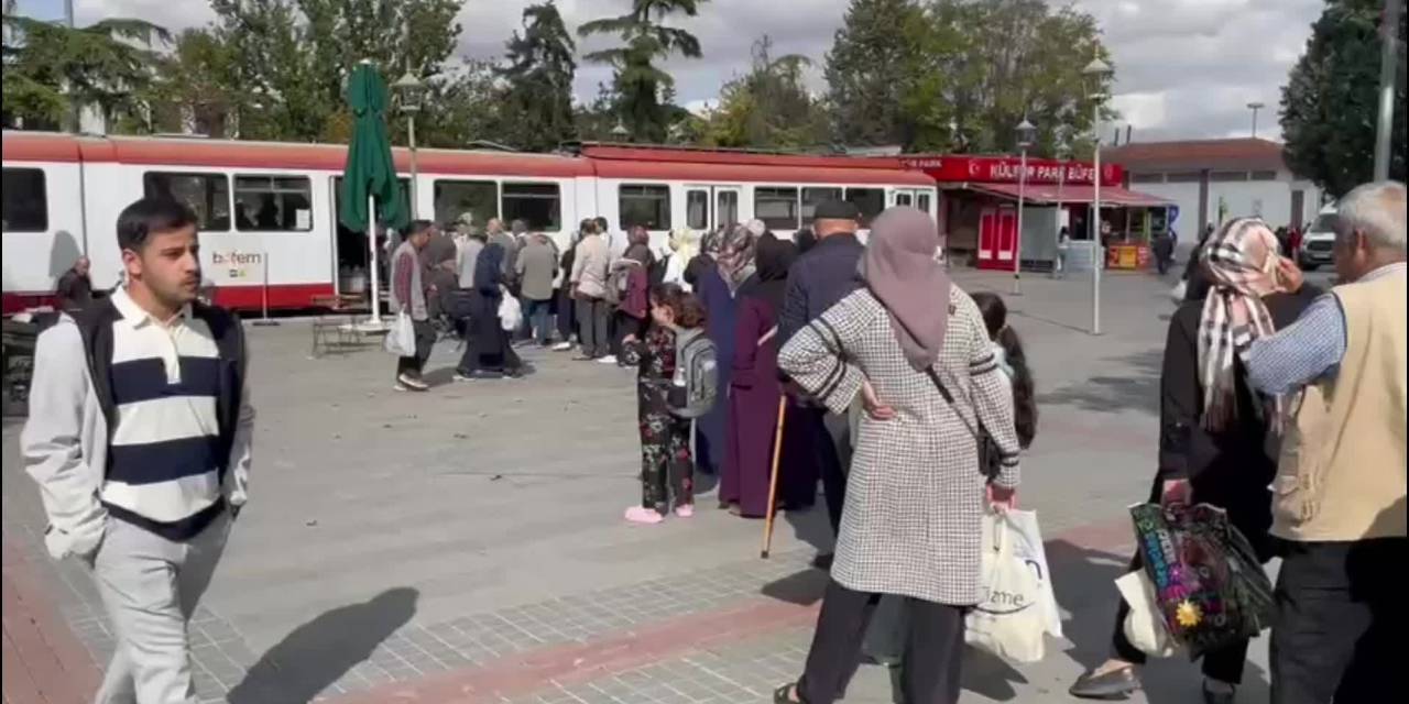 Konya'da ucuz simit kuyrukları dikkat çekiyor