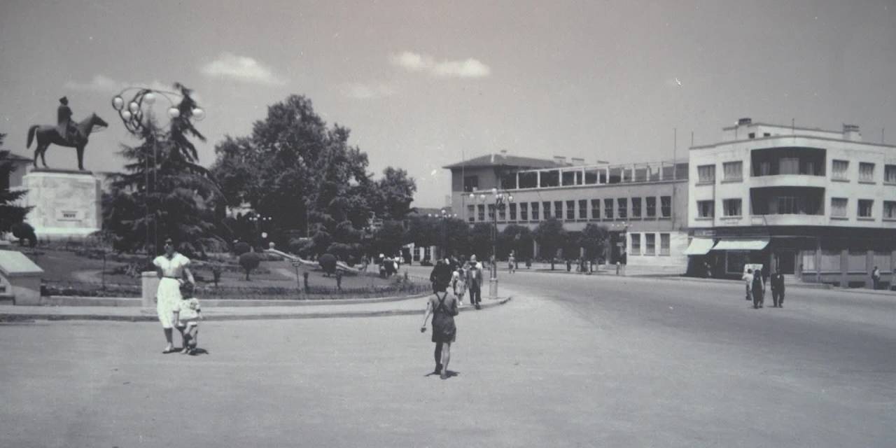 Cumhuriyet coşkusunu yansıtan fotoğraf sergisi Osmangazi’de açıldı