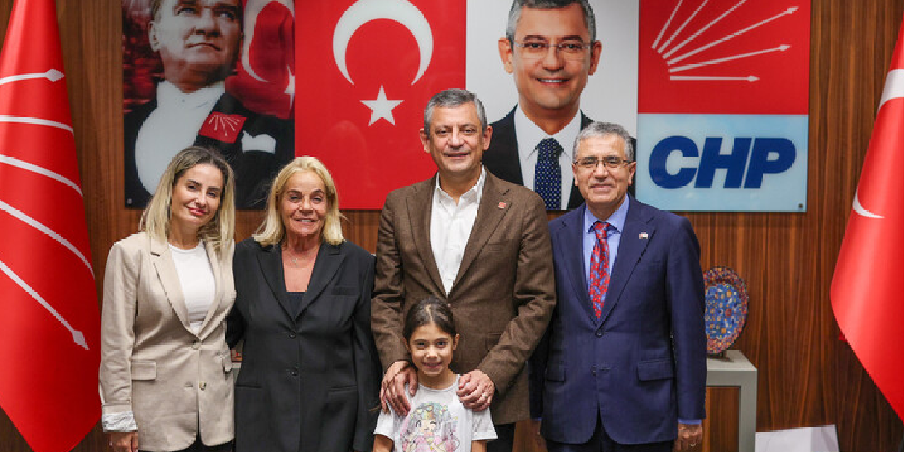 CHP lideri Özgür Özel, Rauf Denktaş'ın ailesiyle bir araya geldi