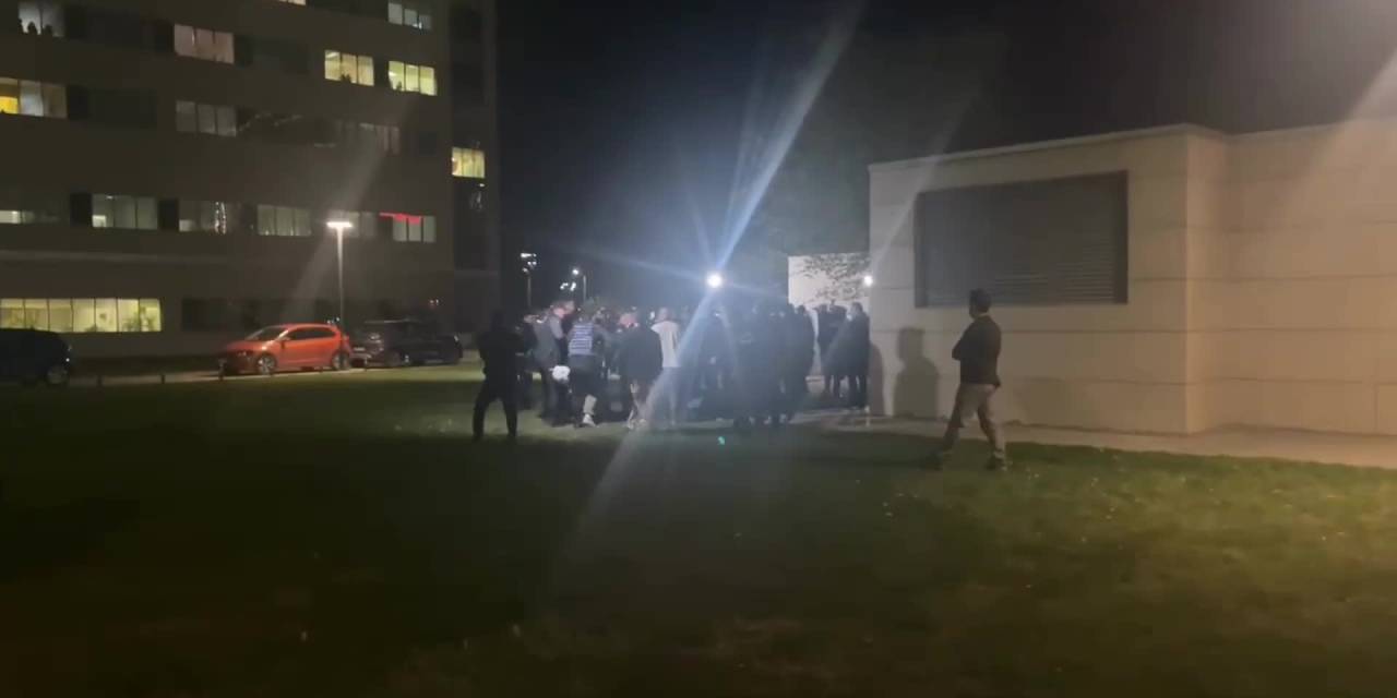 Hacettepe Üniversitesi'nde öğrenciler arası kavga sonrası hastane önünde gergin anlar