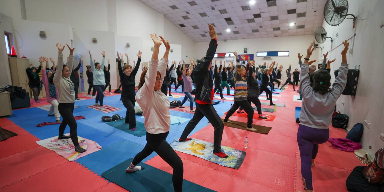 Buca'da spor etkinlikleri kapalı alanlarda sürüyor