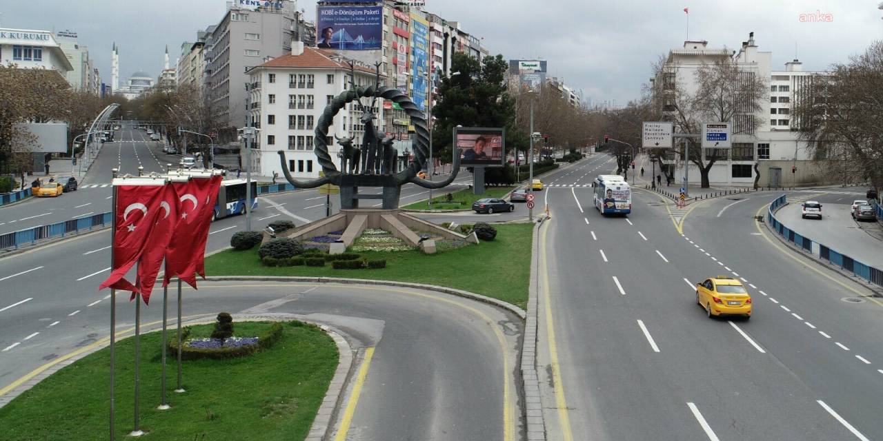 Ankara'da 29 Ekim kutlamaları için yollar trafiğe kapatılacak