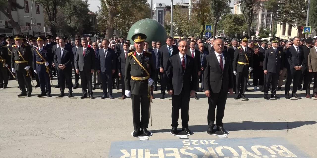 Cumhuriyet Bayramı'nda anlamlı mesajlar