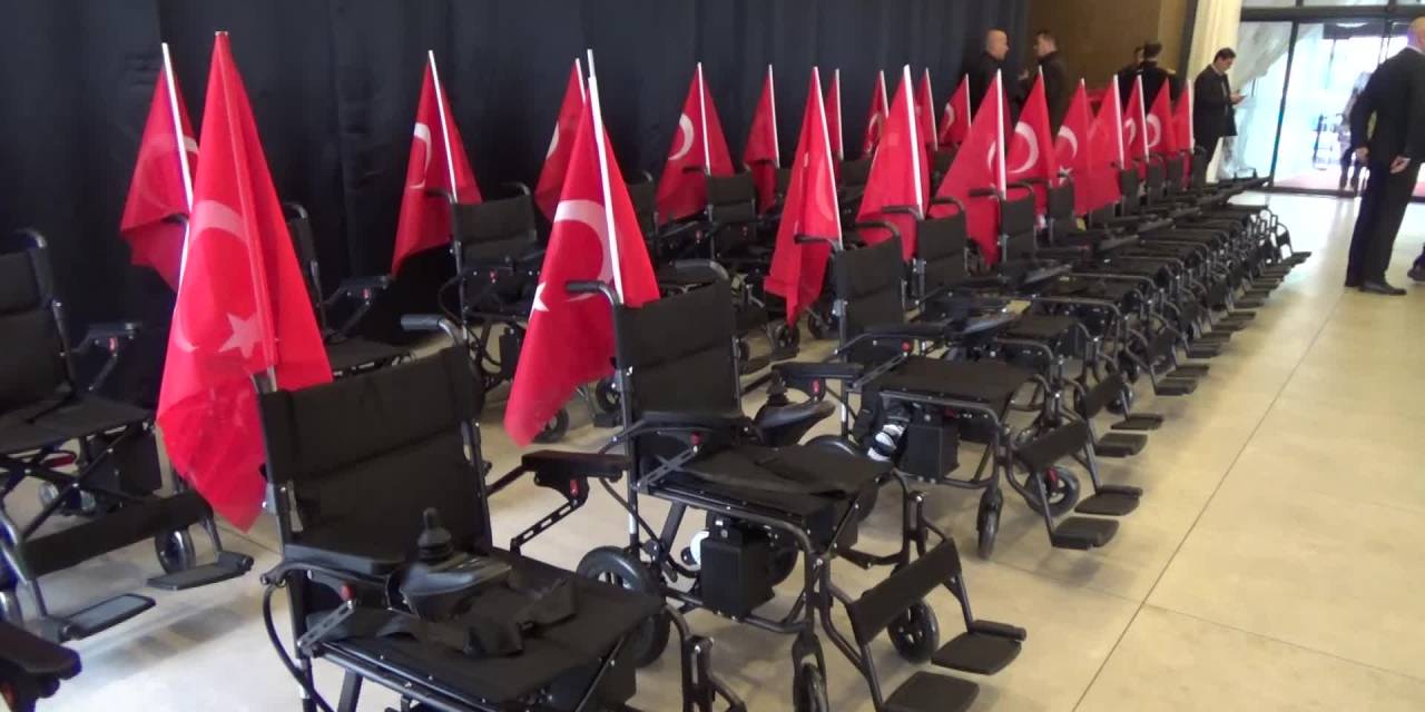 Edirne'de 30 engelliye akülü sandalye dağıtımı yapıldı