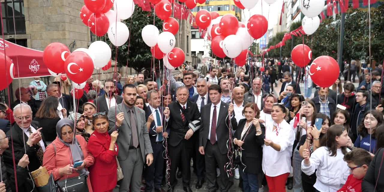 Trabzon'da balonlar, "adalet ve özgürlük" için havalandı