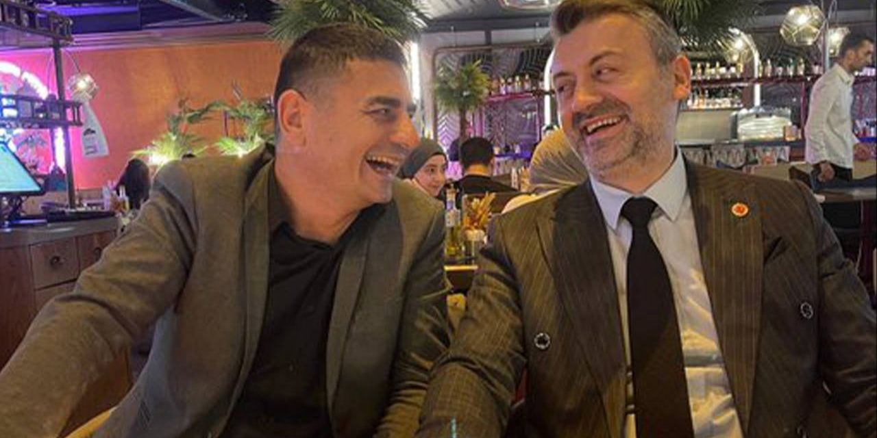 CHP'den istifa edip AKP'ye geçmişlerdi: Bayrampaşa meclis üyelerinin 'kahkaha' dolu pozuna tepki yağdı