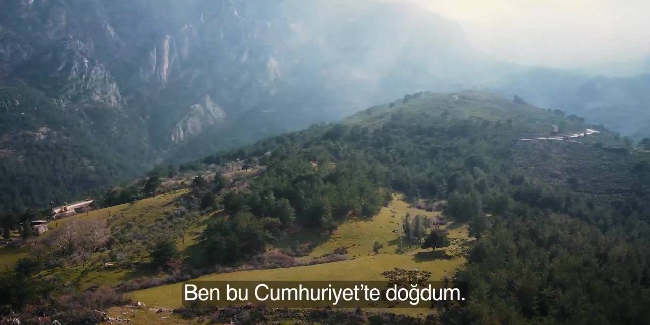 Özgür Özel'den 29 Ekim mesajı: Cumhuriyet her daim ileriye yol alır