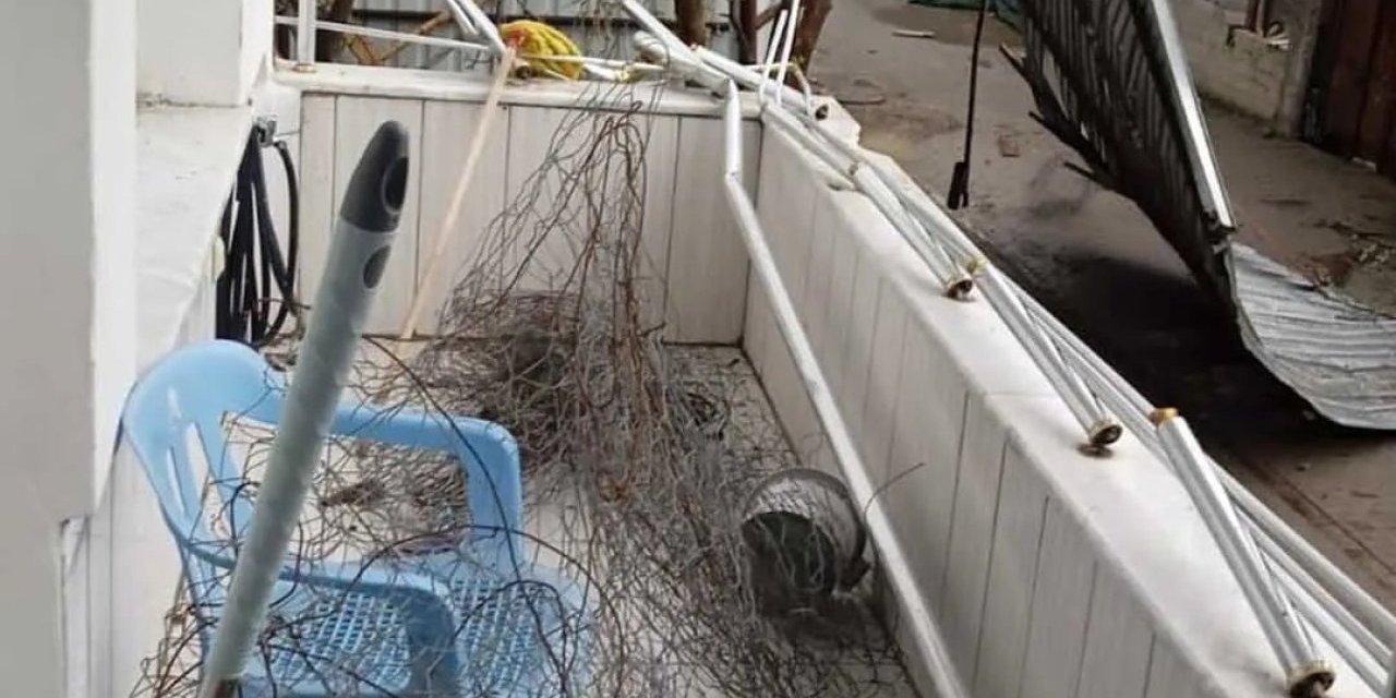 Evin çatısına yıldırım isabet etti