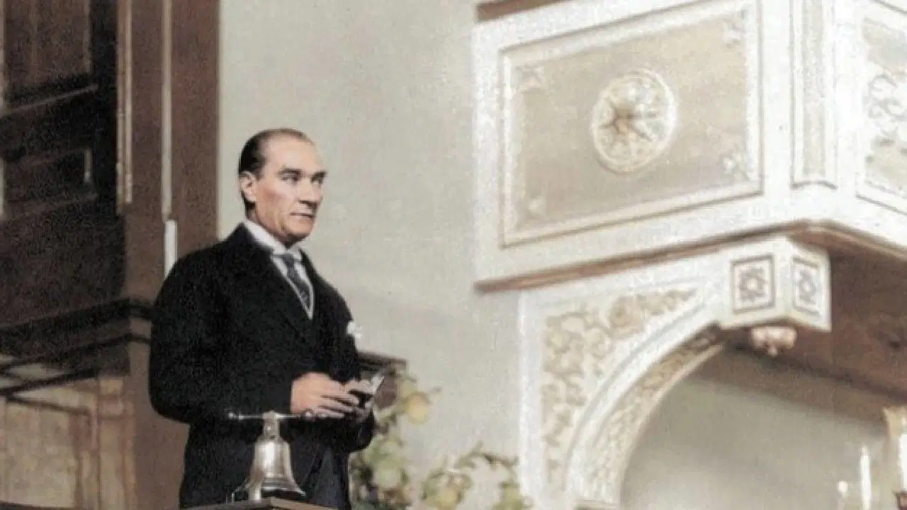 Cumhuriyet’in ilan edildiği saatlerde neler oldu