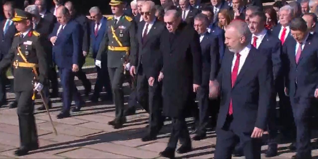 Anıtkabir'de utandıran görüntüler: Yine sloganlar atıldı!