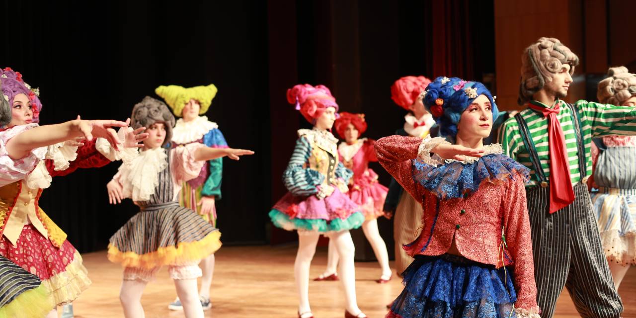 Peruka Kasabası: Çocuklar için eşsiz bir müzikal deneyim