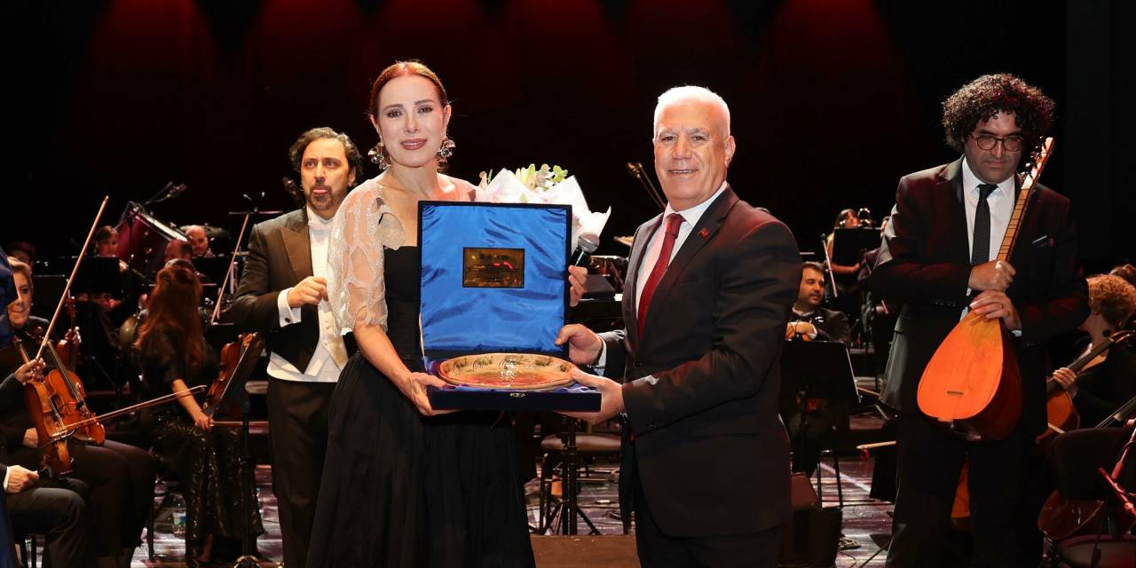 Bursa'da Cumhuriyet Kadınları Senfonik Konseri