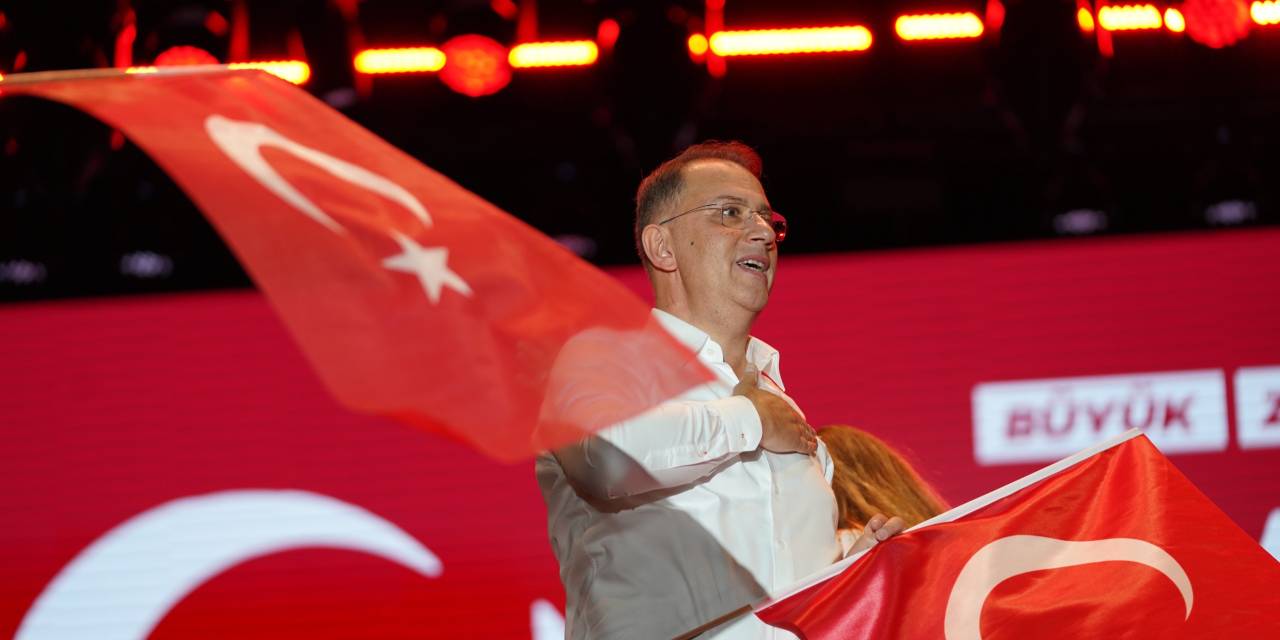 Murat Çalık'tan 29 Ekim Bayramı mesajı: "Cumhuriyet, umudun simgesidir, birlikte büyütelim"