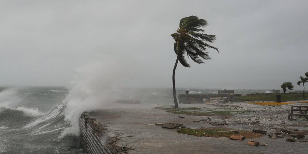 Melisa kasırgası Jamaika'yı vurduktan sonra Küba'yı da etkisi altına aldı