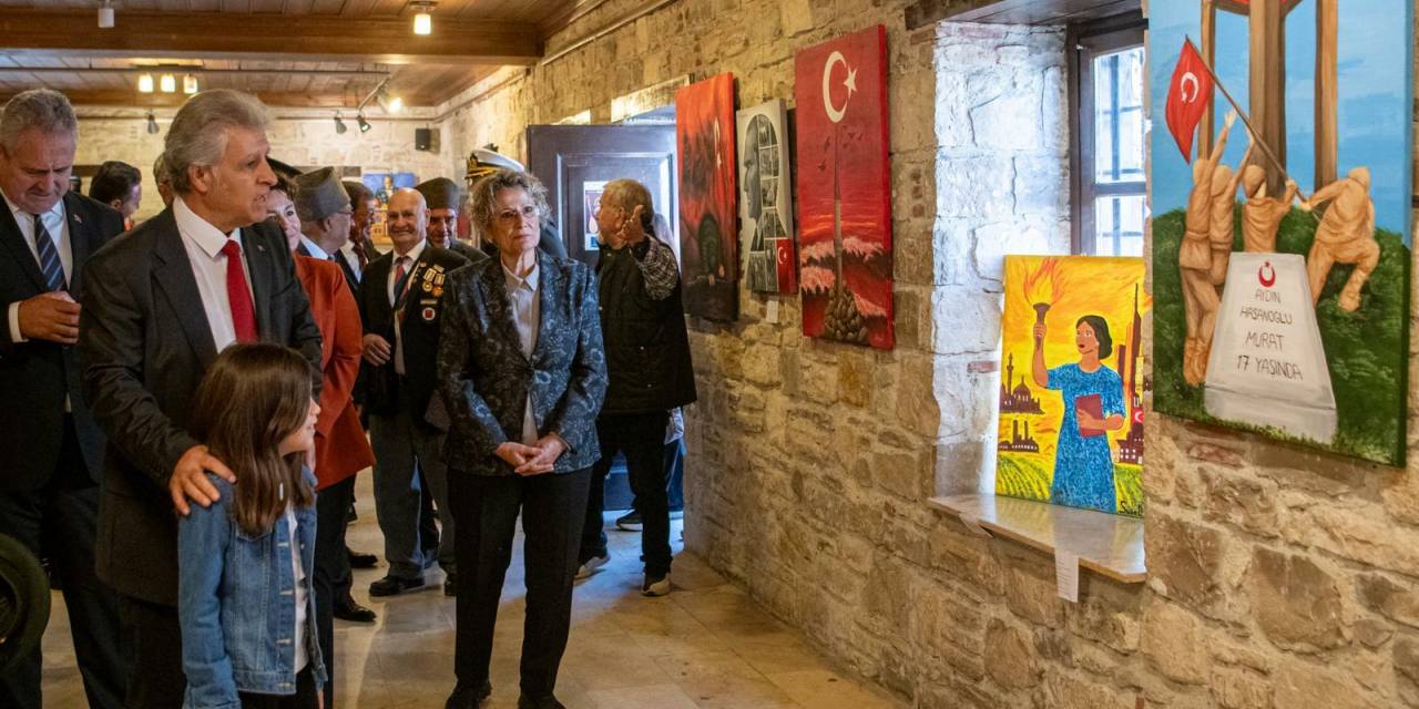 Kuşadası'nda Cumhuriyet Bayramı'na özel sergi açıldı