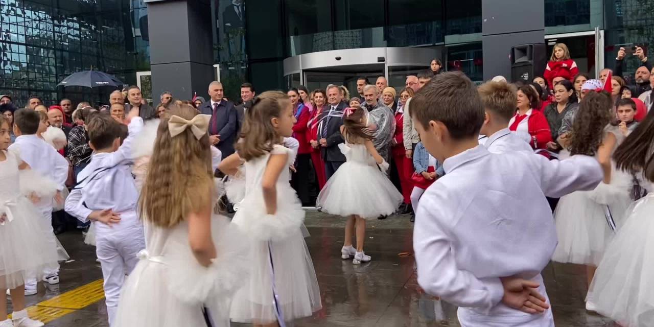 Trabzon'da Cumhuriyet Yürüyüşü yağmura rağmen coşkuyla yapıldı