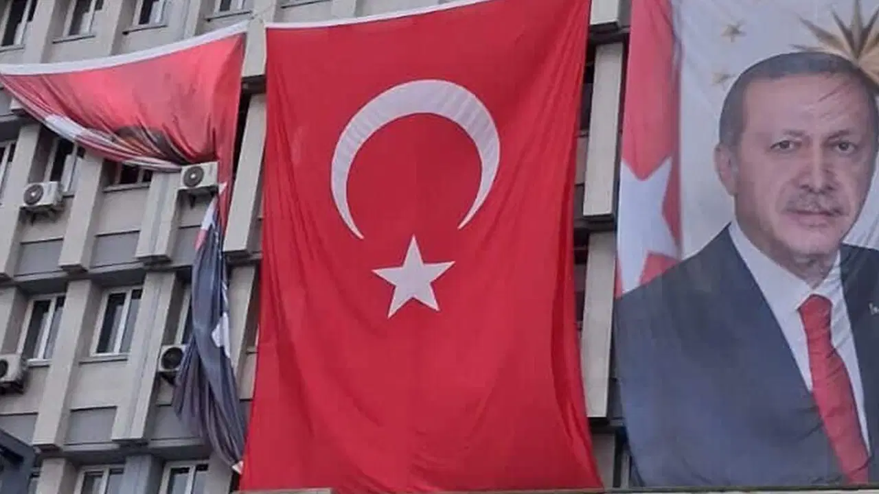 Zonguldak Valiliği'nin Atatürk posterini 29 Ekim’de kim bu hale getirdi!