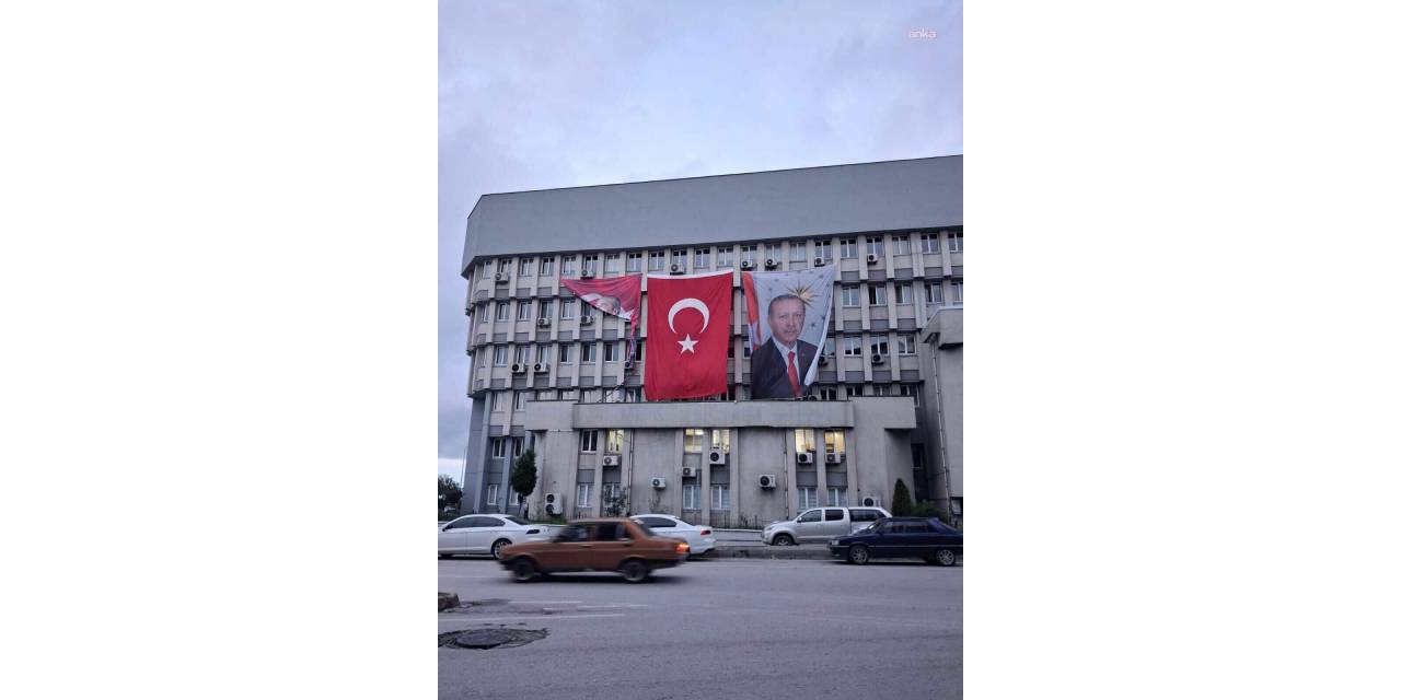 Zonguldak Valiliği'nde Atatürk posteri skandalı: Tepkiler sonrası düzeltme yapıldı
