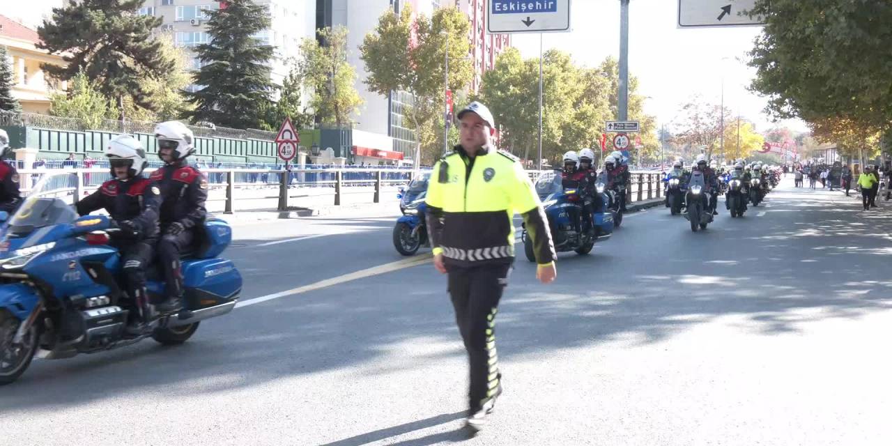 Cumhuriyet Bayramı coşkusu Ankara'da kortej yürüyüşüyle kutlandı