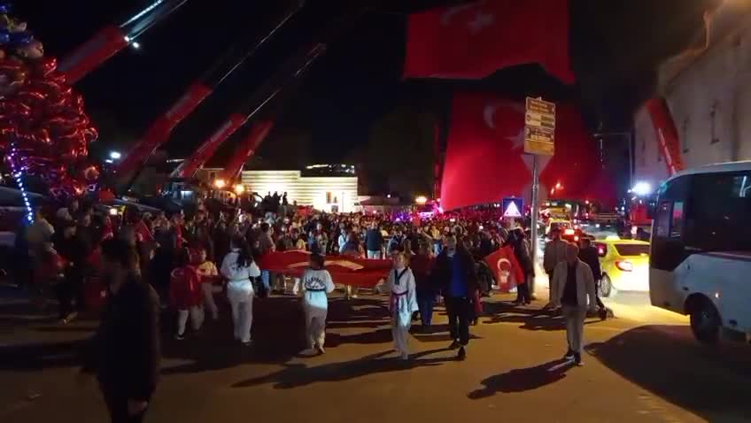 Edirne'de Cumhuriyet Bayramı coşkusu fener alayıyla kutlandı